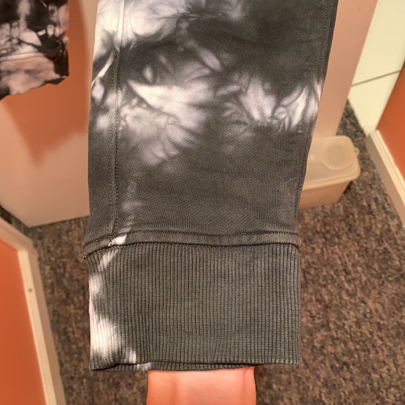 Warm down Lululemon joggers - Picture 6 of 8